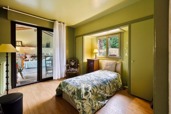 Image No.9-5 Bed House for sale