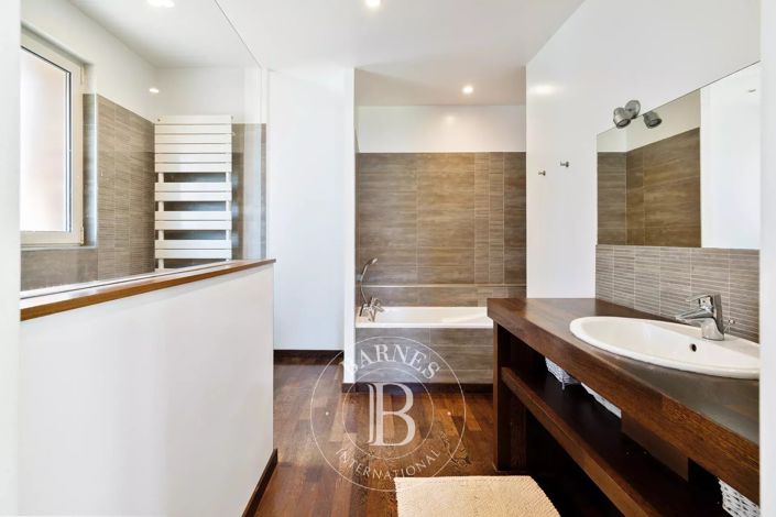 Image No.15-5 Bed House for sale