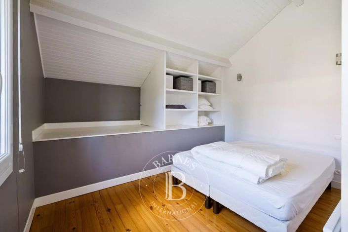 Image No.22-5 Bed House for sale