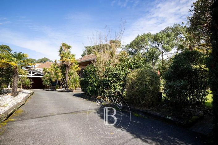 Image No.3-5 Bed House for sale