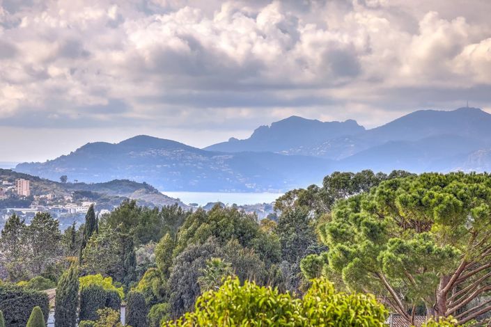 Image No.8-4 Bed House for sale