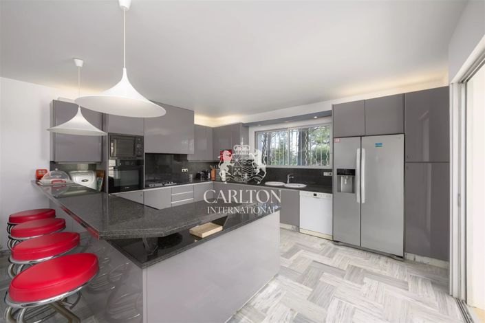 Image No.7-7 Bed House for sale