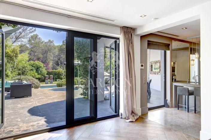 Image No.21-5 Bed House for sale