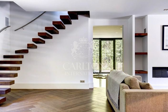 Image No.3-5 Bed House for sale