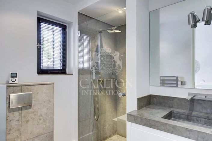 Image No.32-5 Bed House for sale