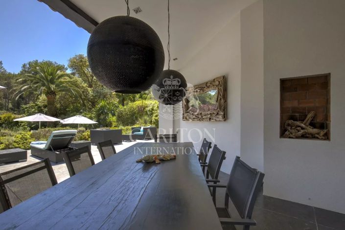 Image No.6-5 Bed House for sale