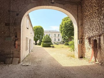 1 - Cognac, Maison