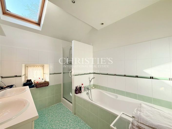 Image No.29-9 Bed House for sale