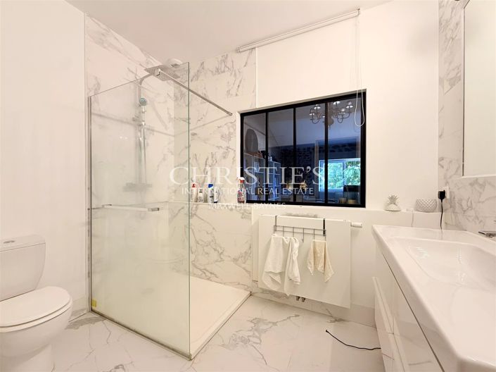 Image No.40-9 Bed House for sale