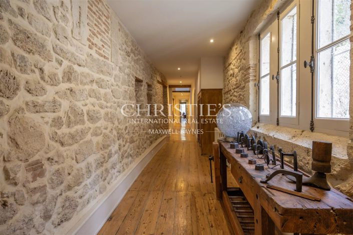 Image No.23-9 Bed Property for sale