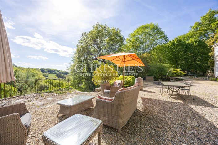 Image No.25-9 Bed Property for sale