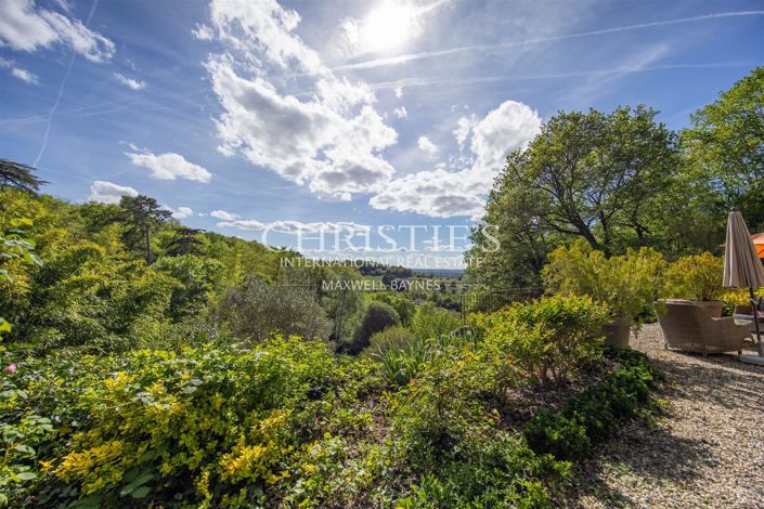 Image No.6-9 Bed Property for sale