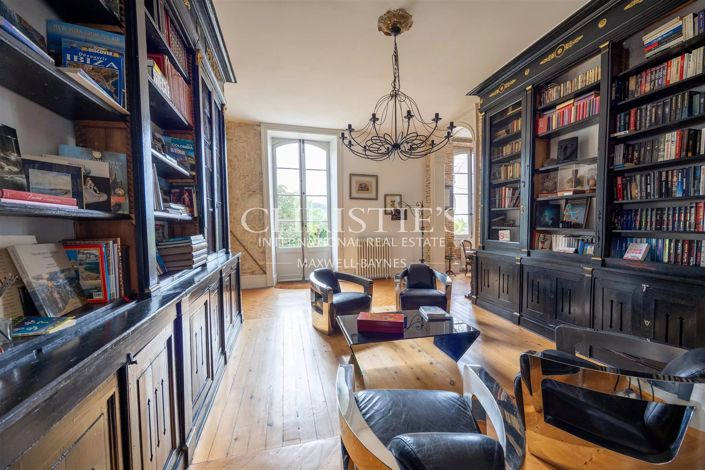 Image No.8-9 Bed House for sale