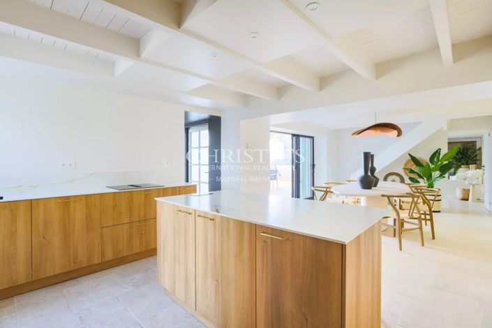 Image No.6-5 Bed House for sale