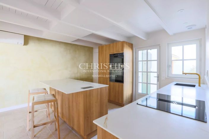 Image No.7-5 Bed House for sale