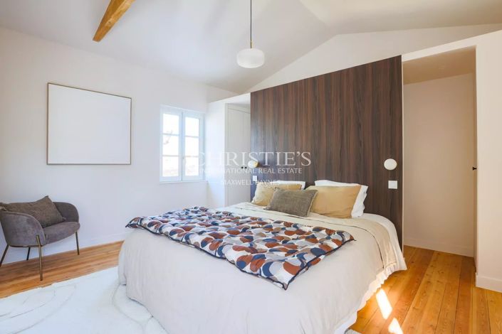 Image No.8-5 Bed House for sale