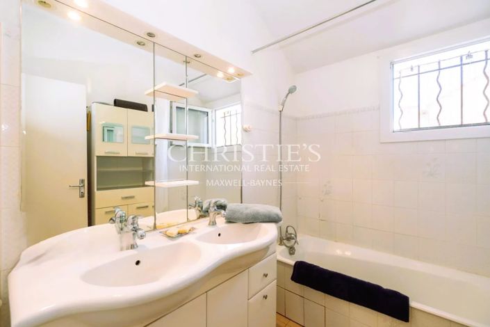 Image No.12-3 Bed Apartment for sale