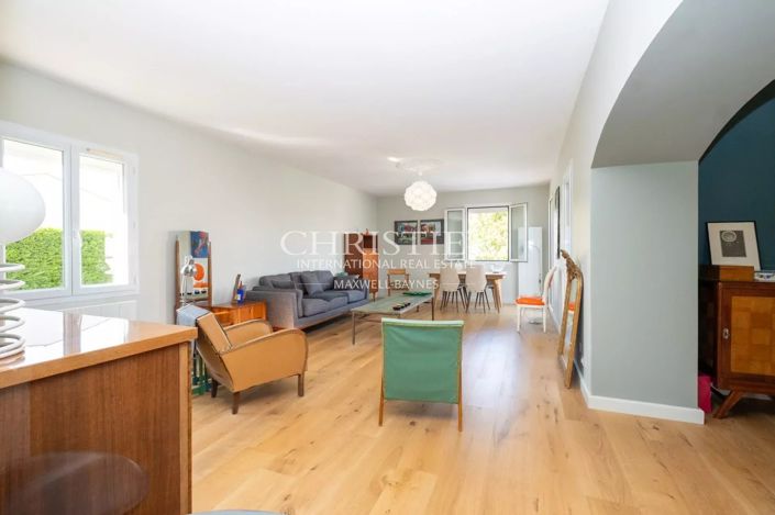 Image No.3-4 Bed House for sale