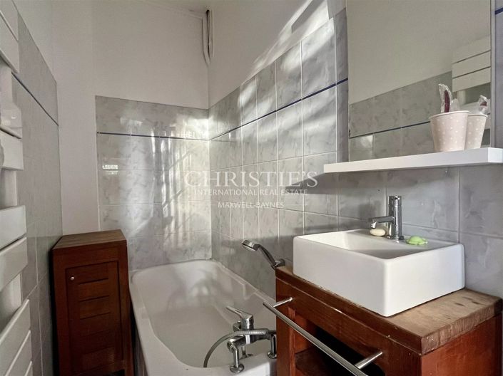 Image No.11-3 Bed House for sale