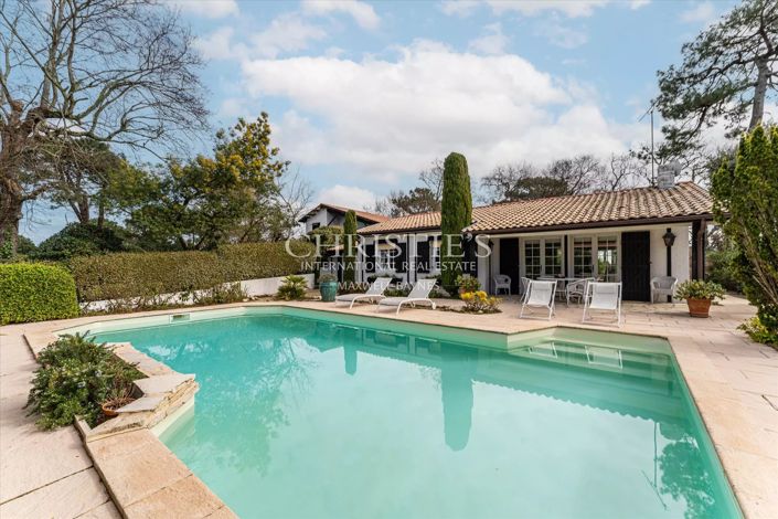 Image No.6-4 Bed House for sale