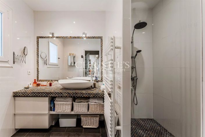 Image No.8-4 Bed House for sale