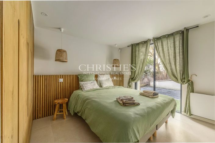 Image No.12-5 Bed House for sale