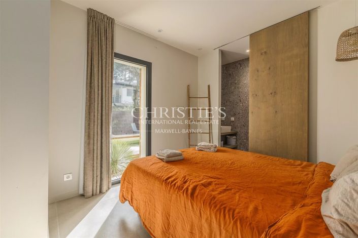 Image No.13-5 Bed House for sale