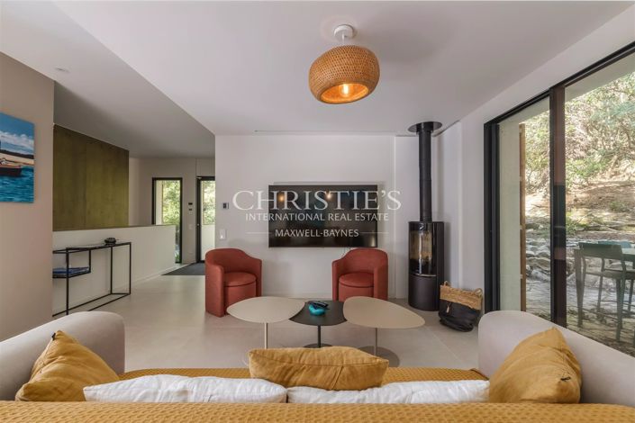 Image No.6-5 Bed House for sale