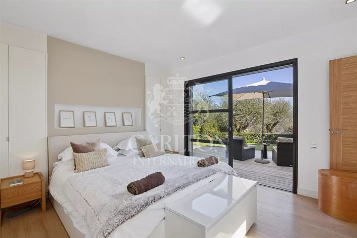 Image No.14-6 Bed House for sale