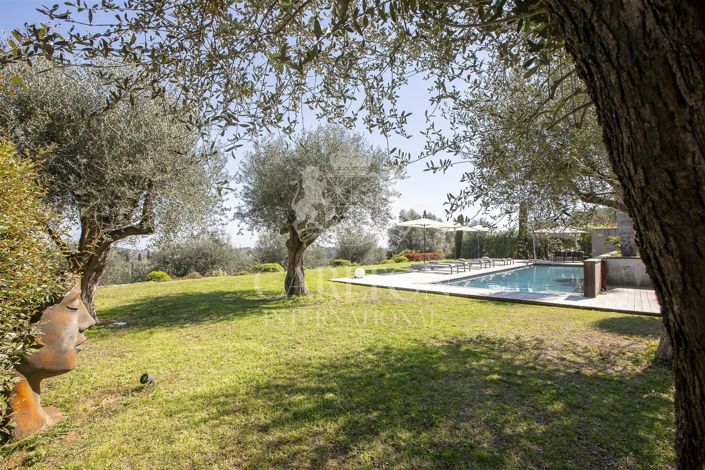 Image No.19-6 Bed House for sale