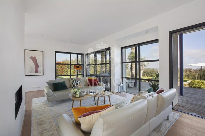 Image No.5-6 Bed House for sale