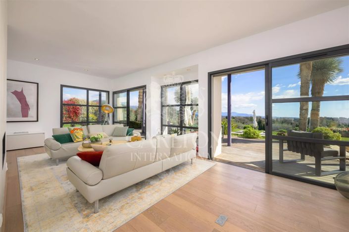 Image No.6-6 Bed House for sale