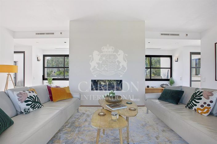 Image No.8-6 Bed House for sale