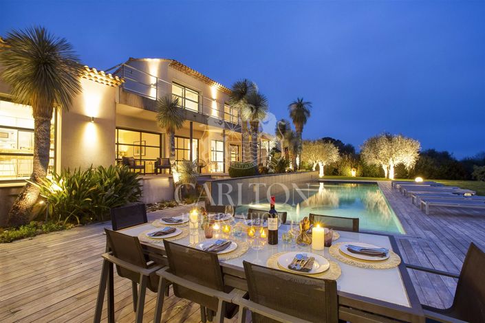 Image No.8-6 Bed House for sale