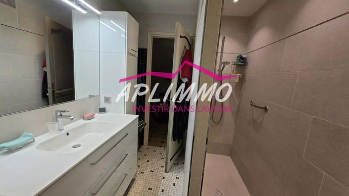 Image No.11-3 Bed House for sale