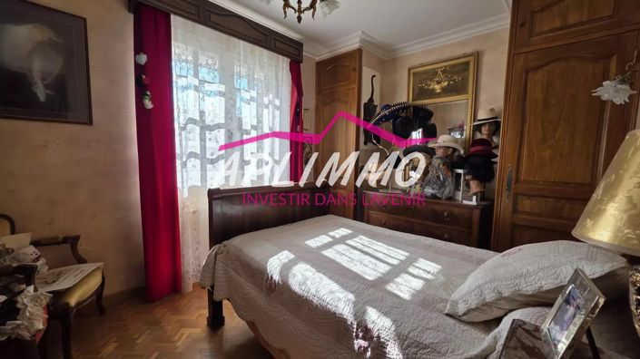 Image No.8-3 Bed House for sale