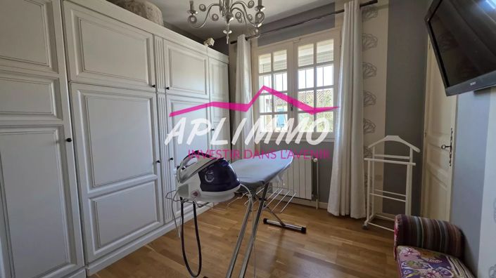 Image No.9-3 Bed House for sale