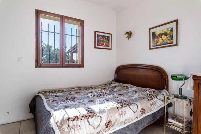 Image No.11-6 Bed House for sale