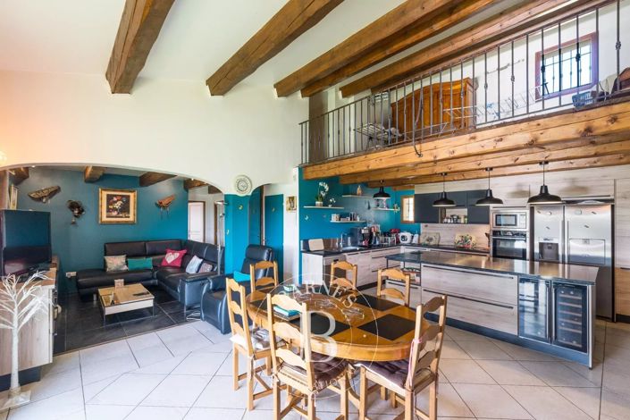 Image No.6-6 Bed House for sale