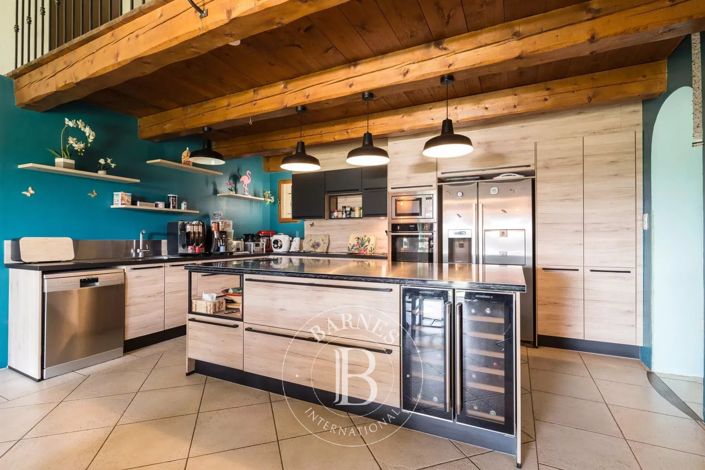 Image No.8-6 Bed House for sale