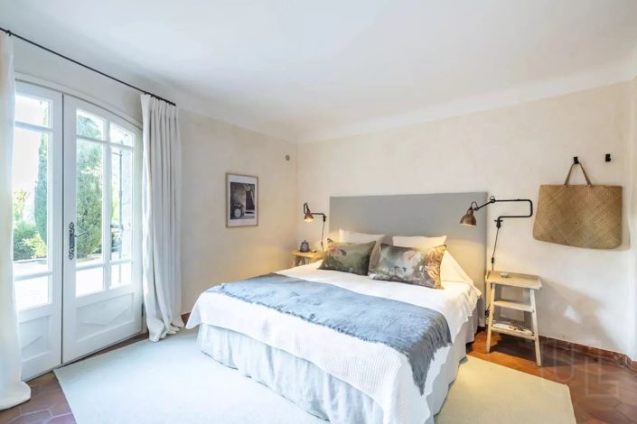 Image No.10-4 Bed House for sale