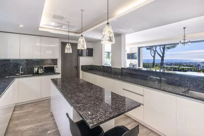 Image No.5-6 Bed House for sale