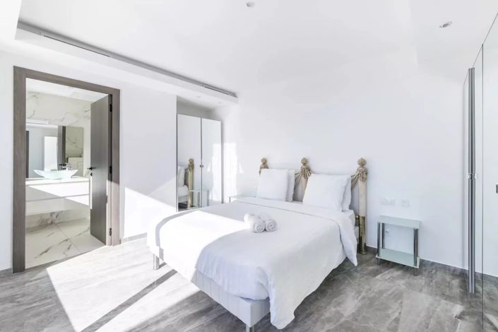 Image No.6-6 Bed House for sale