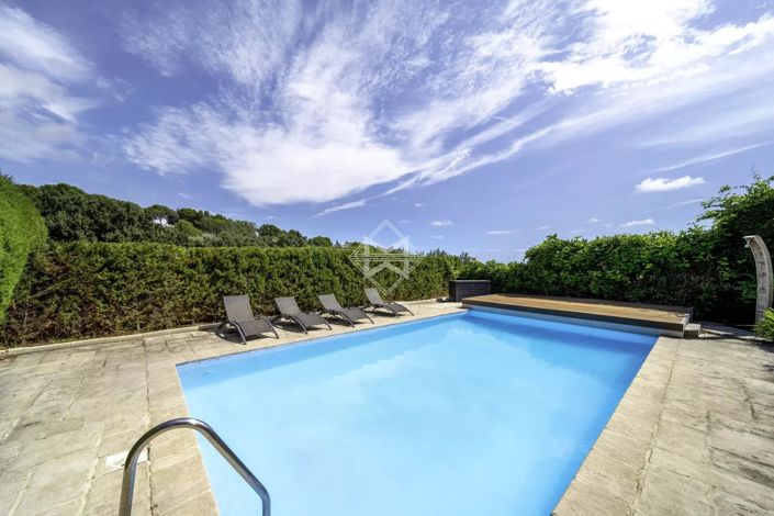 Image No.2-5 Bed House for sale