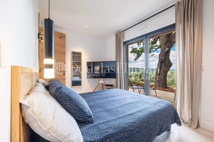 Image No.10-6 Bed House for sale