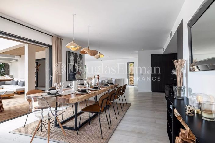 Image No.5-6 Bed House for sale