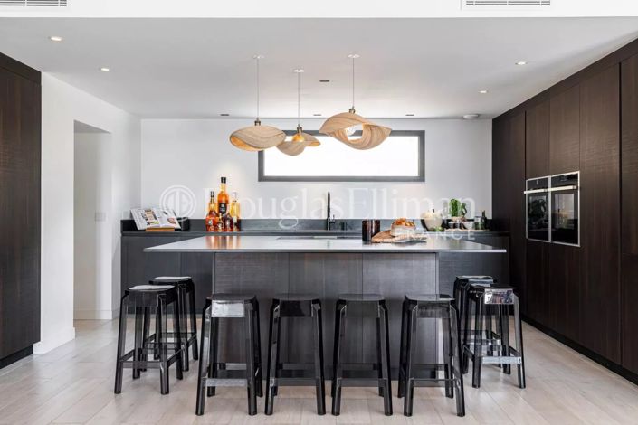 Image No.6-6 Bed House for sale