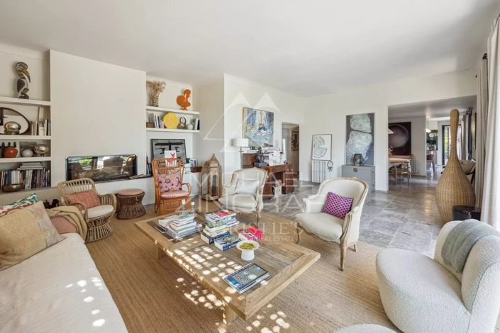 Image No.5-5 Bed House for sale