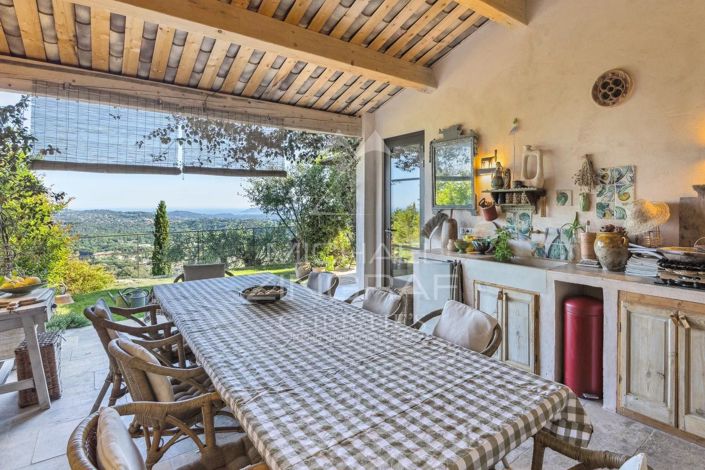 Image No.8-5 Bed House for sale