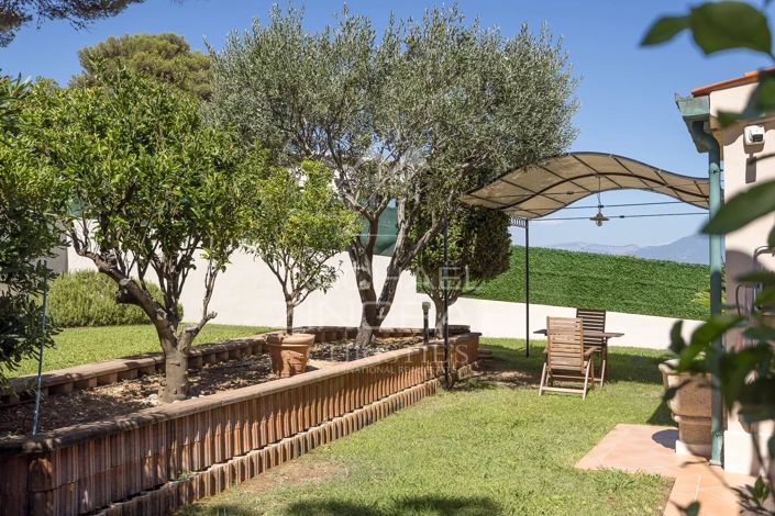 Image No.14-5 Bed House for sale